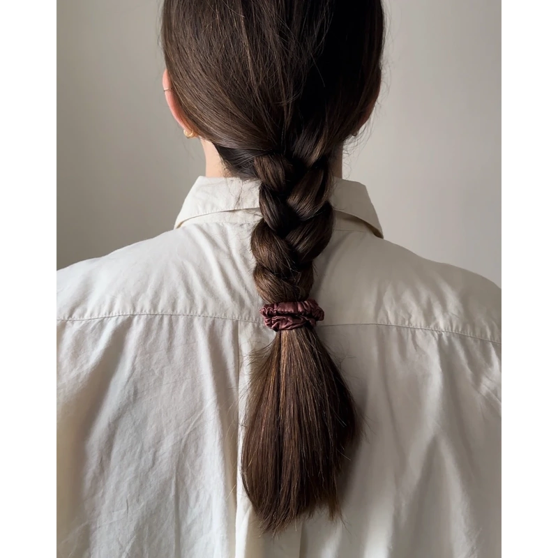 Mellow Mind Silk Scrunchie - Brown 2 Mellow Mind Silk Scrunchie - Brown - Billede 2